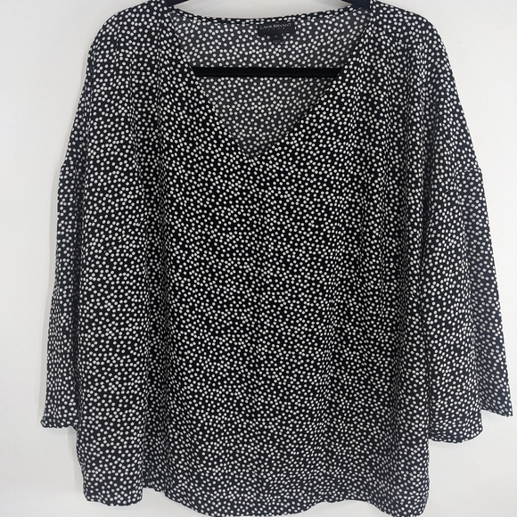 LANE BRYANT Outlet Polka Dot V-neck 3/4 Sleeve Top - Picture 1 of 8